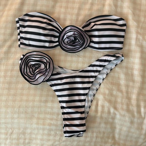 Rose striped two piece bikini - Picture 2 of 5